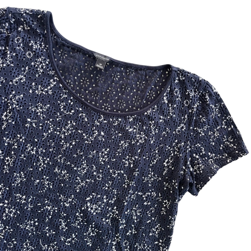 Ann Taylor Women M Navy Blue White Floral Eyelet Short Sleeve Blouse Cottagecore